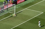 L'arrêt de Yassine Bounou sur le penalty tiré par Kylian Mbappé à la 28e minute du quart de finale entre la France et le Maroc, finalement remporté 2-0 par les Bleus, le 9 juillet 2026 à Foxborough