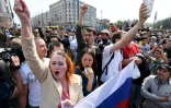 Des opposants russes manifestent à Moscou lors d'un rassemblement non-autorisé, le 5 mai 2018