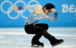 Le Japonais Yuzuru Hanyu lors du programme court de patinage artistique des Jeux olympiques de Pékin, le 8 février 2022