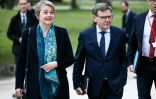 La ministre britannique des Affaires étrangères Yvette Cooper et son homologue allemand Johann Wadphul, lors du groupe G7 à à l'abbaye de Vaux-de-Cernay, le 27 mars 2026 à Cernay-la-Ville, dans les Yvelines