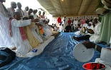Mercredi 26 novembre 2003 -
À l'occasion de l'Eïd el fitr, un concours de lecture du coran a été organisé à la Maison de Mayotte (Saint-Denis)