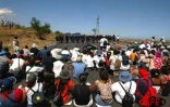 Le mardi 8 octobre 2002 de 8 heures à midi, des centaines de centaines de jeunes employés contrat emploi-jeunes ont paralysé le réseau routier de La Réunion. Ils craignent de perdre leur emploi
