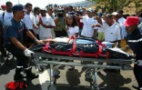 Le mardi 8 octobre 2002 de 8 heures à midi, des centaines de centaines de jeunes employés contrat emploi-jeunes ont paralysé le réseau routier de La Réunion. Ils craignent de perdre leur emploi