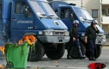 Le mardi 8 octobre 2002 de 8 heures à midi, des centaines de centaines de jeunes employés contrat emploi-jeunes ont paralysé le réseau routier de La Réunion. Ils craignent de perdre leur emploi