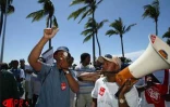 À l'appel du collectif Emplois en danger, 2 000 jeunes employés en contrat emplois jeunes (CEJ) ont manifesté dans les rues de Saint-Denis le mercredi 18 septembre 2002 lors de la visite officielle de Brigitte Girardin, ministre de l'Outre-mer