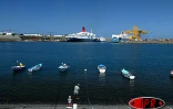 Le Queen Elizabeth II en escale pour une journée au port de la pointe des galets, le mardi 25 mars 2003
