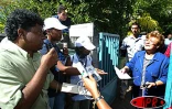 Mercredi 21 mai 2003 - Plus de 5 000 personnes ont manifesté à Saint-Denis pour le maintien des emplois aidés. Des rencontres ont eu lieu avec les élus du conseil général, notamment. Une brève tension a eu lien en fin de manifestation avec les forces de p