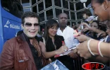 Dimanche 4 juin 2006-

Une centaine de fans attendaient à l'aéroport Roland Garros, la Réunionnaise Émilie et tous les autres membres de la Star Academy 5