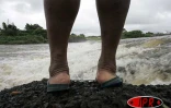 De la pluie, de la boue, et comme à l'accoutumée des habitations sinistrées.