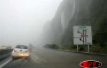 De la pluie, de la boue, et comme à l'accoutumée des habitations sinistrées.