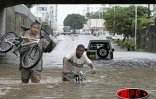 De la pluie, de la boue, et comme à l'accoutumée des habitations sinistrées.