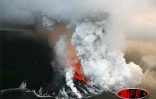 Vendredi 6 avril 2007 -
Située à l'intérieur de l'enclos, la faille éruptive est très active. Une partie du village du Tremblet a été évacuée