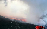Vendredi 6 avril 2007 -
Située à l'intérieur de l'enclos, la faille éruptive est très active. Une partie du village du Tremblet a été évacuée