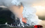 Vendredi 6 avril 2007 -
Située à l'intérieur de l'enclos, la faille éruptive est très active. Une partie du village du Tremblet a été évacuée