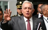 L'ancien président colombien Alvaro Uribe s'adresse à la presse à Bogota, le 10 février 2025