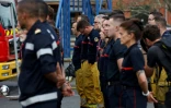 Une minute de silence a été observée pour les deux pompiers morts à Mérignac, à Lège-Cap-Ferret en Gironde, le 31 juillet 2026