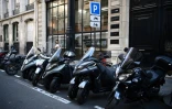 Dans le centre de Paris, le stationnement d'un deux-roues motorisé thermique coûte désormais 3 euros de l'heure 