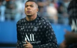 L'attaquant du Paris Saint-Germain, Kylian Mbappé, s'échauffe avant le match de L1, le 7 août 2021 au Stade de l'Aube face à Troyes