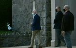 Le président-élu des Etats-Unis Joe Biden quitte l'église catholique Saint Ann à Wilmington, dans le Delaware, après avoir assisté à la messe le 21 novembre 2020