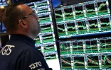 Un trader à la Bourse de New York, le 7 avril 2025