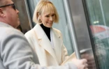 L'écrivaine E. Jean Carroll arrive au tribunal fédéral civil de Manhattan pour le procès en diffamation intenté contre l'ancien président américain Donald Trump, le 26 janvier 2024