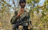 L'ex-maoïste Kiran, qui a rejoint les Gardes de la réserve de district (DRG), à Dantewada, dans le district de Bastar de l'Etat de Chhattisgahr, le 16 mars 2025 dans le centre de l'Inde