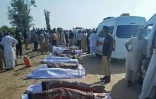 Les corps de victimes d'un accident de train, le 7 juin 2021 Ă Daharki, dans le nord du Pakistan