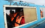 Des passagers installés à bord d'un bateau rapide ont embarqué à la jetée de Bayeku (commune d'Ikorodu), pour se rendre à Lagos, le 14 novembre 2017