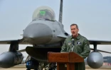 Le général Terrence J. O'Shaughnessy, commandant de la 7th Air Force s'exprime devant la presse avant les vols de US B-52, à Pyeongtaek, le 10 janvier 2016