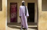 Ibrahima Ba, agriculteur déplacé par l'exploitation minière menée dans le nord du Sénégal sur une concession accordée au groupe minier français Eramet, dans le village des "recasés" de Foth, le 11 février 2025, construit par Eramet Grande Côte (EGC)