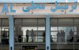 Des passagers à l'intérieur de l'aéroport de Kaboul, le 12 septembre 2021 en Afghanistan