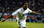 Didier Drogba auteur d'un doublé avec l'OM lors de la demi-finale retour de Coupe de l'UEFA contre Newcastle, le 6 mai 2004 au stade Vélodrome