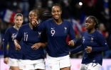La joie des Bleues après le but de Marie-Antoinette Katoto (N.9) dans le Tournoi de France au Havre, le 22 février 2022 
