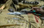 De la méthamphétamine visible après le démantèlement d'un laboratoire clandestin de production de drogue de synthèse dans l'Etat de Sinaola au Mexique, le 4 juin 2019