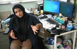 Uzma Naveed, une coordonatrice du centre chrétien pour les réfugiés de Hong Kong est interrogée par l'AFP le 25 janvier 2025