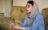 Nargis Jafri, 14 ans, chez elle à Kaboul le 24 mars 2022, au lendemain de la fermeture par les talibans des écoles secondaires pour les filles