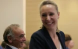 Le leader de Reconquête! Eric Zemmour (g) et sa tête de liste aux Européennes Marion Maréchal (d) assistent à une conférence de presse pour présenter le programme du parti, à Paris, le 11 décembre 2023