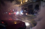 La police tire des gaz lacrymogènes pour disperser des manifestants, le 25 décembre 2019 à Hong Kong