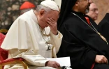 Le pape François prend part à une prière au troisième jour du sommet sur les abus sexuels commis par le clergé, le 23 février 2019 au Vatican