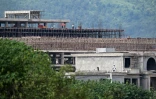 Construction dans le complexe KK Park de Myawaddy en Birmanie, photographié depuis Mae Sot en Thaïlande, le 17 septembre 2025