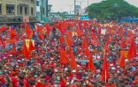 Vaste manifestation au Sri Lanka, touché par une violente crise économique et où l'opposition demande la démission du président Gotabaya Rajapaksa, le 1er mai 2022 à Colombo 