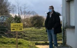 Un homme attend une consultation à un centre de soins dédié au coronavirus à Mulhouse le 9 mars 2020