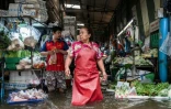 Un marché inondé à Bangkok, où l'état de catastrophe naturelle a été déclaré après des pluies diluviennes qui ont inondé habitations, commerces et axes de circulation, le 27 septembre 2026