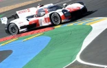 La Toyota n°8, pilotée par le Suisse Sébastien Buemi, lors des 24 Heures du Mans, le 11 juin 2022 