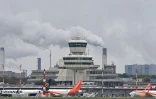 L'aéroport de Berlin avec des appareils de EasyJet et Ryanair sur le tarmac le 15 octobre 2020