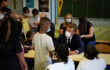 Emmanuel Macron en visite dans l'école primaire de Bouge, à Marseille, le 1er septembre 2021
