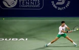 Le champion serbe Novak Djokovic à l'entraînement avant le coup d'envoi du tournoi de Dubaï aux Emirats arabes unis, le 20 février 2022 