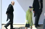 La reine Elizabeth II et son époux le prince Philip arrivent à la chapelle St George pour assister au mariage du prince Harry et de Meghan Markle, le 19 mai 2018 au Château de Windsor