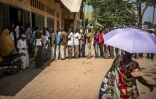 La queue devant un bureau de vote de la communauté musulmane du PK-5 à l'école de Koudoukou à Bangui, le 14 décembre 2015