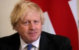 Le Premier ministre britannique Boris Johnson accueillant le sultan d'Oman Haitham ben Tarek à Downing Street à Londres le 16 décembre 2021